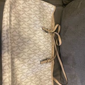 Excellent condition Michael Kors tote.